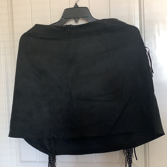 Black velvet western skit with fringe. Size 3X - Picture 2 of 3